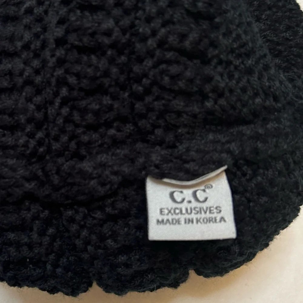 C.C Baby knit design black beanie with a double pom‎ pom! Sz-baby OS. P14